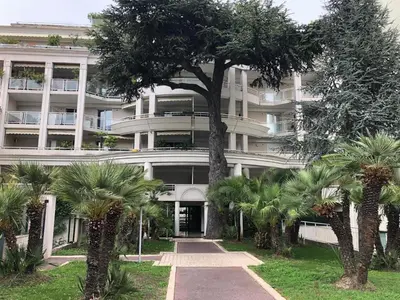 Jardin de l'établissement CAM0 - appartement 2 chambres en rez-de-terrasse