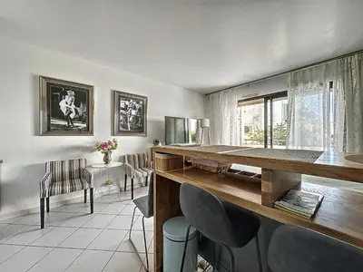 Coin salon dans l'établissement Cannes - Studio en plein cœur de Cannes
