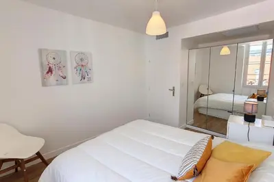 Un ou plusieurs lits dans un hébergement de l'établissement HENRI CAMILLE REAL ESTATE - Bambou- One bedroom apt downtown