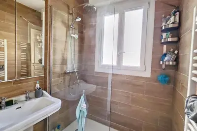 Salle de bains dans l'établissement HENRI CAMILLE REAL ESTATE- Santiago - 2 bedrooms close Croisette