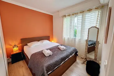 Un ou plusieurs lits dans un hébergement de l'établissement HENRI CAMILLE REAL ESTATE- Santiago - 2 bedrooms close Croisette