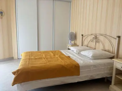 Un ou plusieurs lits dans un hébergement de l'établissement Appartement 2P à Juan les Pins : emplacement idéal, parking, terrasses, proche plage et commerces - FR-1-252-188