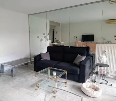 Télévision ou salle de divertissement dans l'établissement SELI 2 pièces Classé 52 M2 terrasse 20m2 Plages Piscine Antibes Juan Parking