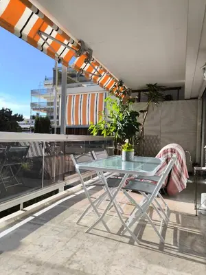 Balcon ou terrasse dans l'établissement SELI 2 pièces Classé 52 M2 terrasse 20m2 Plages Piscine Antibes Juan Parking
