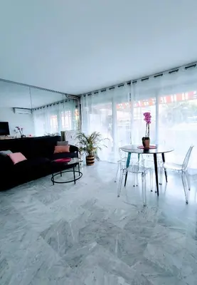 Coin salon dans l'établissement SELI 2 pièces Classé 52 M2 terrasse 20m2 Plages Piscine Antibes Juan Parking