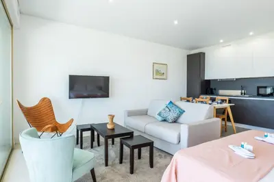 Coin salon dans l'établissement Large studio with a breathtaking view of the sea