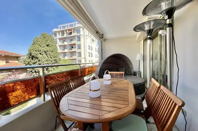 Balcon ou terrasse dans l'établissement Beautiful flat with terrace near Croisette