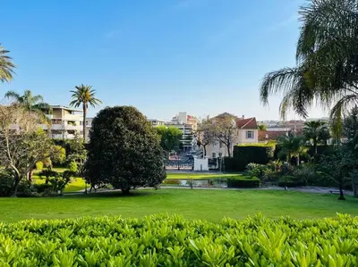 Jardin de l'établissement Cannes Montfleury grand confort