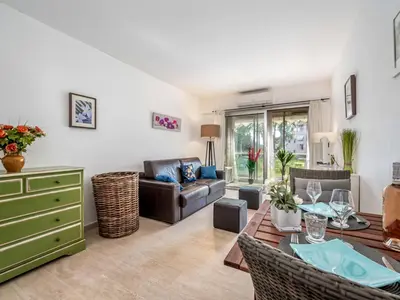 Coin salon dans l'établissement Apartment Les Sablons-2 by Interhome