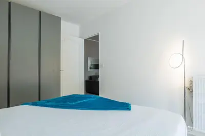 Un ou plusieurs lits dans un hébergement de l'établissement 2-Room Apartment with Terrace Sea View