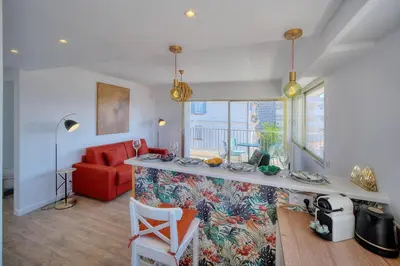 Cuisine ou kitchenette dans l'établissement IMMOGROOM - 5 min from the Croisette beaches - Terrace - Ac - Sea view