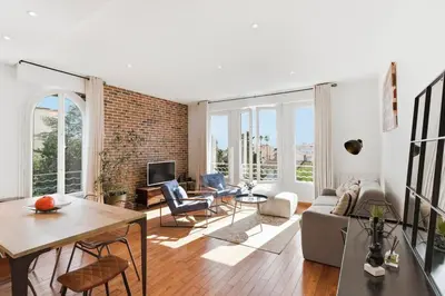 Coin salon dans l'établissement Cozy 1 bedroom flat,free parking, close to center