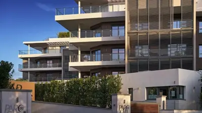 Balcon ou terrasse dans l'établissement Luxury garden apartment 2BR in the best development of Cap d'Antibes-Juan les Pins