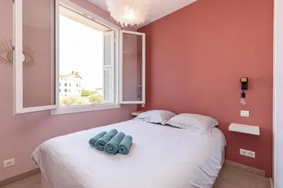 Un ou plusieurs lits dans un hébergement de l'établissement Wilson ravissant 2 pièces 4 couchages à quelques pas des plages et commerces