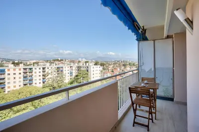 Balcon ou terrasse dans l'établissement LE BALZAC T3 centre ville proche toutes commodités