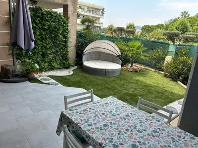 Jardin de l'établissement Joli studio climatisé avec Jardin dans résidence avec piscine
