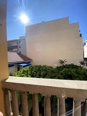 Balcon ou terrasse dans l'établissement Moderne, terrasse et climatisé, Proche plage, spacieux