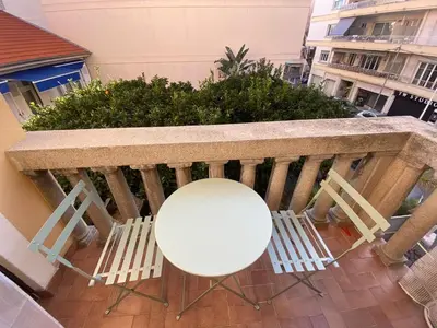 Balcon ou terrasse dans l'établissement Moderne, terrasse et climatisé, Proche plage, spacieux