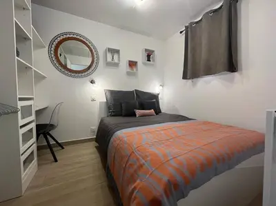 Un ou plusieurs lits dans un hébergement de l'établissement Appartement 4 personnes Antibes Mer, Piscine, Parking, Tennis, Wifi
