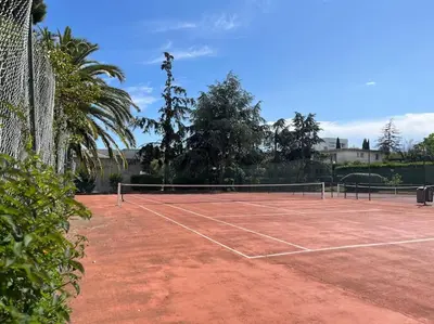 Tennis ou squash au sein de l'appartement ou à proximité