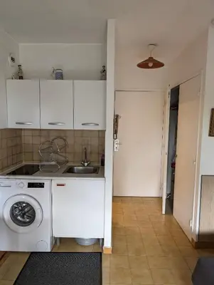 Cuisine ou kitchenette dans l'établissement Studio Calme Dernier Etage