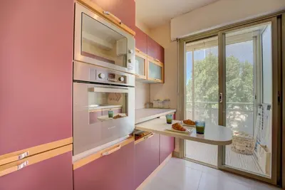 Cuisine ou kitchenette dans l'établissement Cannes Californie Beautiful Apt with Sea View