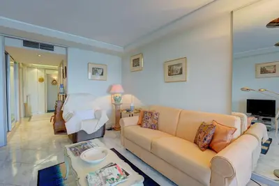Coin salon dans l'établissement Croisette, Amazing Beach Views, 1-bed Apt