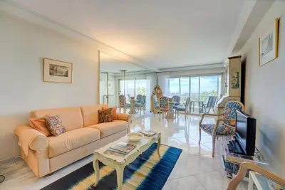 Coin salon dans l'établissement Croisette, Amazing Beach Views, 1-bed Apt