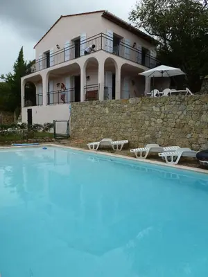 Piscine de l'établissement Villa Riviera ou située à proximité