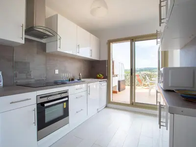 Cuisine ou kitchenette dans l'établissement Apartment Le Montcey by Interhome