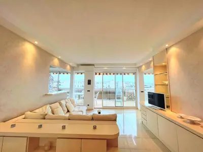Télévision ou salle de divertissement dans l'établissement Colony apartment with parking, by Welcome to Cannes
