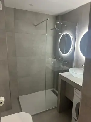 Salle de bains dans l'établissement Apartment best position croisette martinez ! 150m from the beach completely renovated !