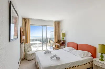 Un ou plusieurs lits dans un hébergement de l'établissement Appartement Orangerie - Welkeys