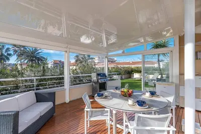 Balcon ou terrasse dans l'établissement La Palmeraie - Piscine et Toit Terrasse
