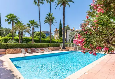 Piscine de l'établissement La Palmeraie - Piscine et Toit Terrasse ou située à proximité