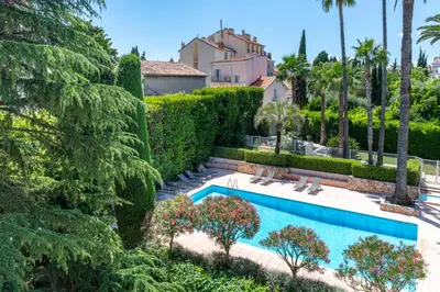 Piscine de l'établissement La Palmeraie - Piscine et Toit Terrasse ou située à proximité
