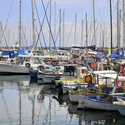 Joli appart Port Azur Climatisé à GOLFE -JUAN en front de mer