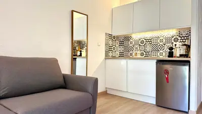 Cuisine ou kitchenette dans l'établissement Studio climatisé avec piscine-tennis-parking
