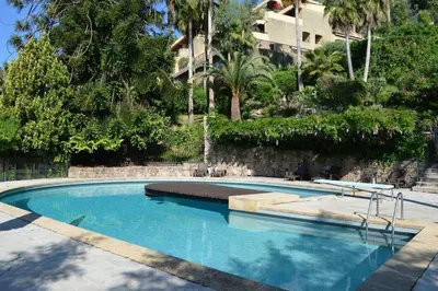 Piscine de l'établissement Appartement vue mer piscine à débordement ou située à proximité