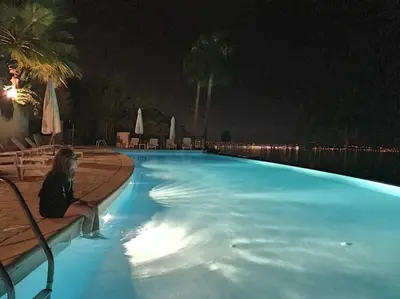 Piscine de l'établissement Appartement vue mer piscine à débordement ou située à proximité