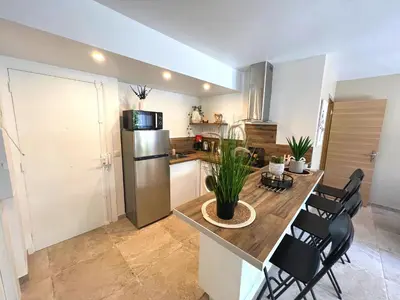 Cuisine ou kitchenette dans l'établissement COSY MADRID, appartement proche de la mer