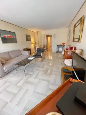 Coin salon dans l'établissement Appartement cannes Croisette