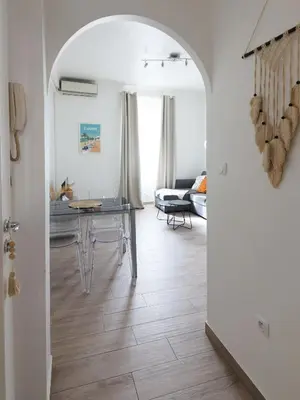 Coin salon dans l'établissement Luciana Cannes avec parking - proximité centre croisette -gare -plage