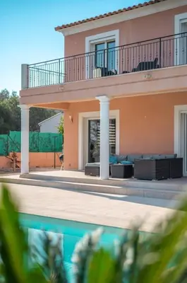 Piscine de l'établissement Villa moderne avec Piscine, proche mer ou située à proximité