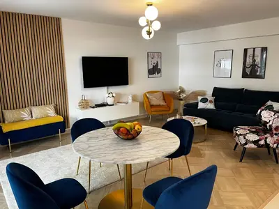 Télévision ou salle de divertissement dans l'établissement Elegant apartment close to Croisette and Palais de Festival with garage