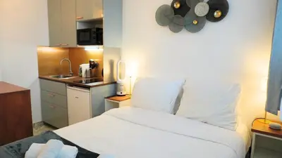 Cuisine ou kitchenette dans l'établissement Proche Croisette, Studio moderne by Palmazur Vacances