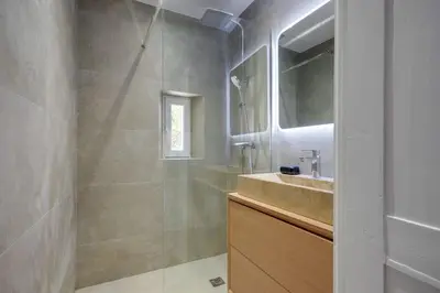Salle de bains dans l'établissement Bastide XVIIIe avec vue mer panoramique