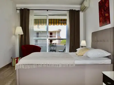 Un ou plusieurs lits dans un hébergement de l'établissement Appartement 2P. avec vue mer et climatisation, Villeneuve-Loubet Plage - FR-1-252A-107