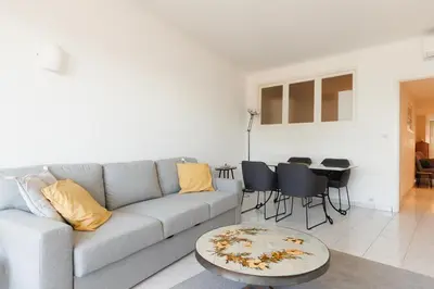 Coin salon dans l'établissement Cannes: Croisette Quartier Martinez - 90m²