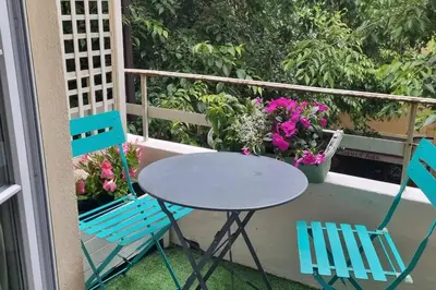 Balcon ou terrasse dans l'établissement 2 pièces au centre d'Antibes.